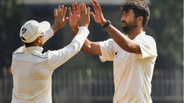 'रोहित के विकेट का जश्न नहीं मनाया क्योंकि मैं उनका प्रशंसक हूं: जम्मू-कश्मीर के तेज गेंदबाज उमर नजीर मीर | '